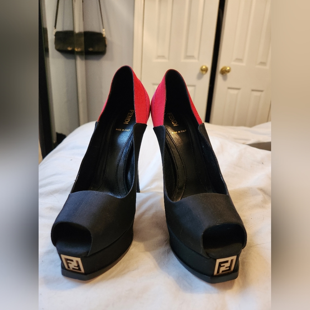 Fendi Colourblock Fendista Peep Toe Platform Pumps